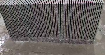 抚州芝麻白毛板荒料切割