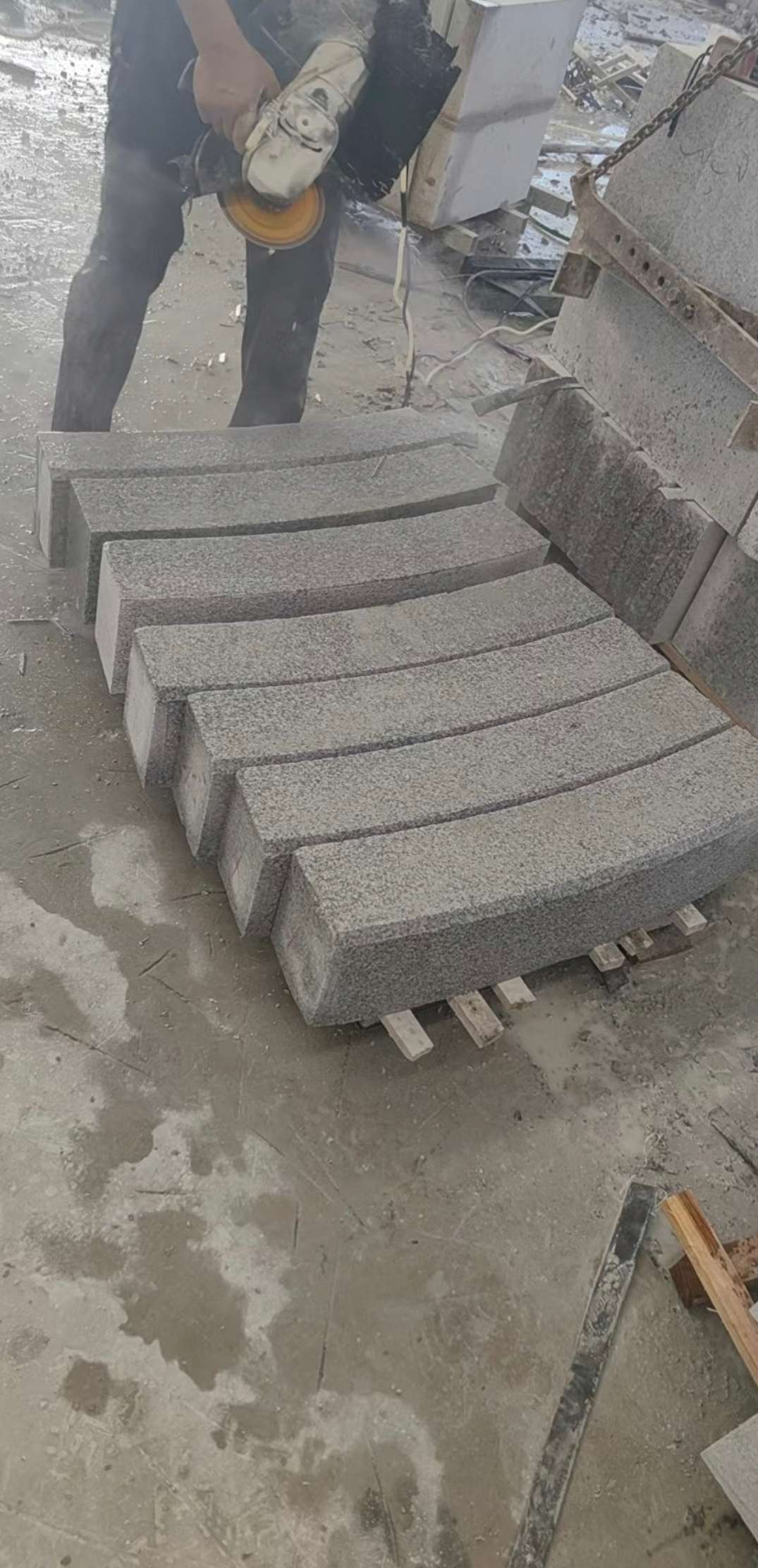 抚州芝麻白弧形路牙石